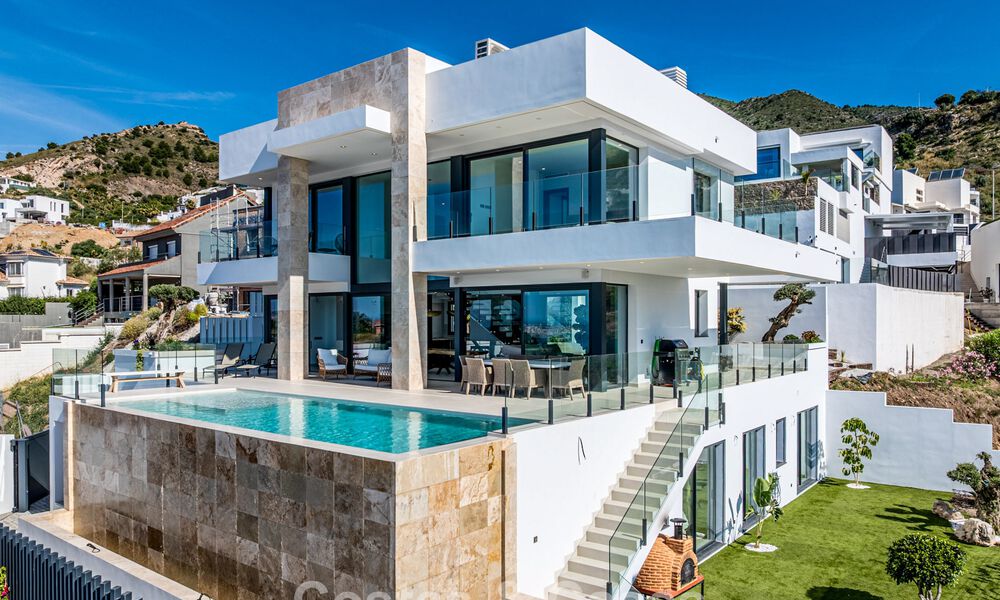 Instapklare, moderne luxevilla met panoramisch zeezicht te koop in een rustige woonwijk in Benalmadena, Costa del Sol 782362