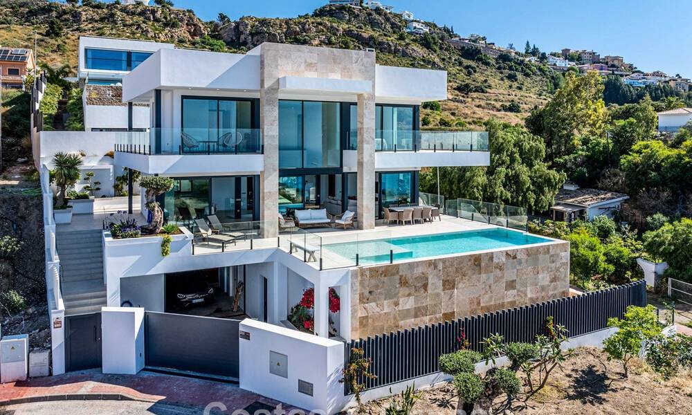 Instapklare, moderne luxevilla met panoramisch zeezicht te koop in een rustige woonwijk in Benalmadena, Costa del Sol 782364