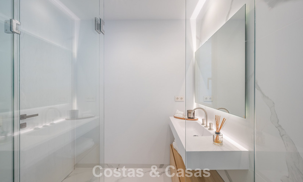 Geavanceerd appartement met zeezicht te koop in een gated boutique complex in de heuvels van Marbella - Benahavis 783449