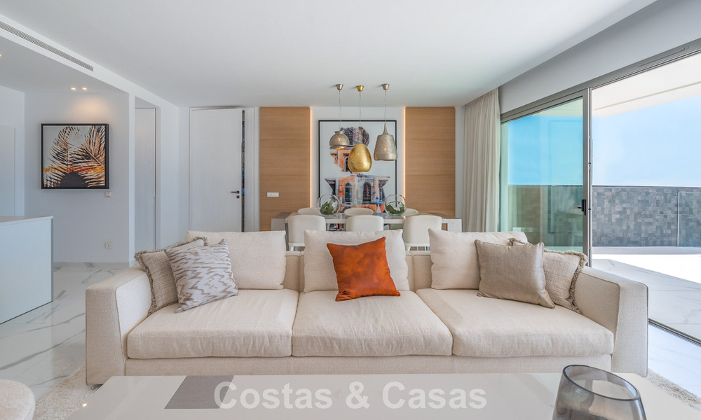 Geavanceerd appartement met zeezicht te koop in een gated boutique complex in de heuvels van Marbella - Benahavis 783451