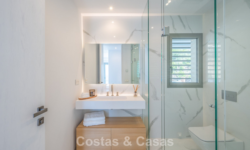 Geavanceerd appartement met zeezicht te koop in een gated boutique complex in de heuvels van Marbella - Benahavis 783458