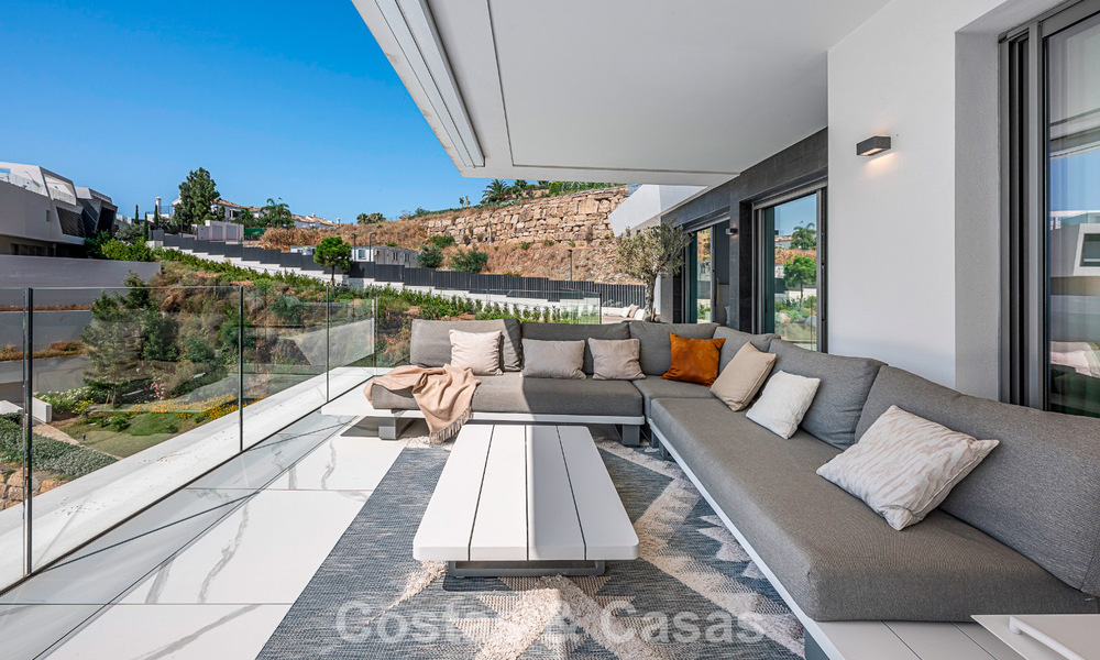Geavanceerd appartement met zeezicht te koop in een gated boutique complex in de heuvels van Marbella - Benahavis 783463