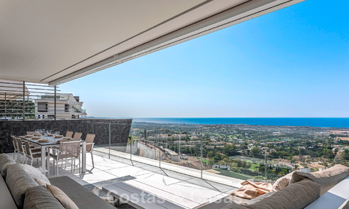 Geavanceerd appartement met zeezicht te koop in een gated boutique complex in de heuvels van Marbella - Benahavis 783464