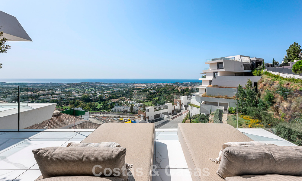 Geavanceerd appartement met zeezicht te koop in een gated boutique complex in de heuvels van Marbella - Benahavis 783465