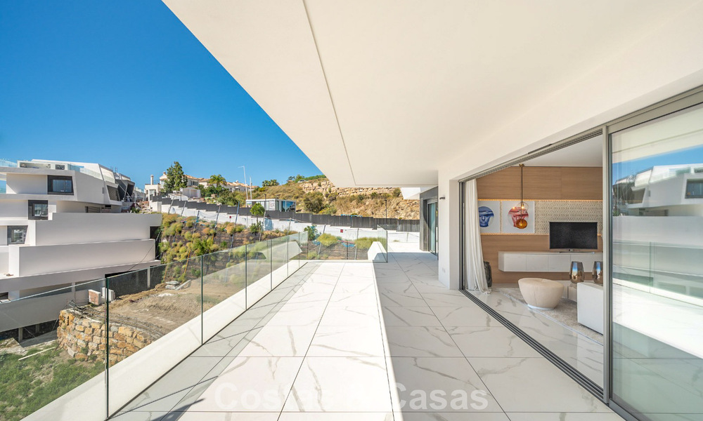 Geavanceerd appartement met zeezicht te koop in een gated boutique complex in de heuvels van Marbella - Benahavis 783476