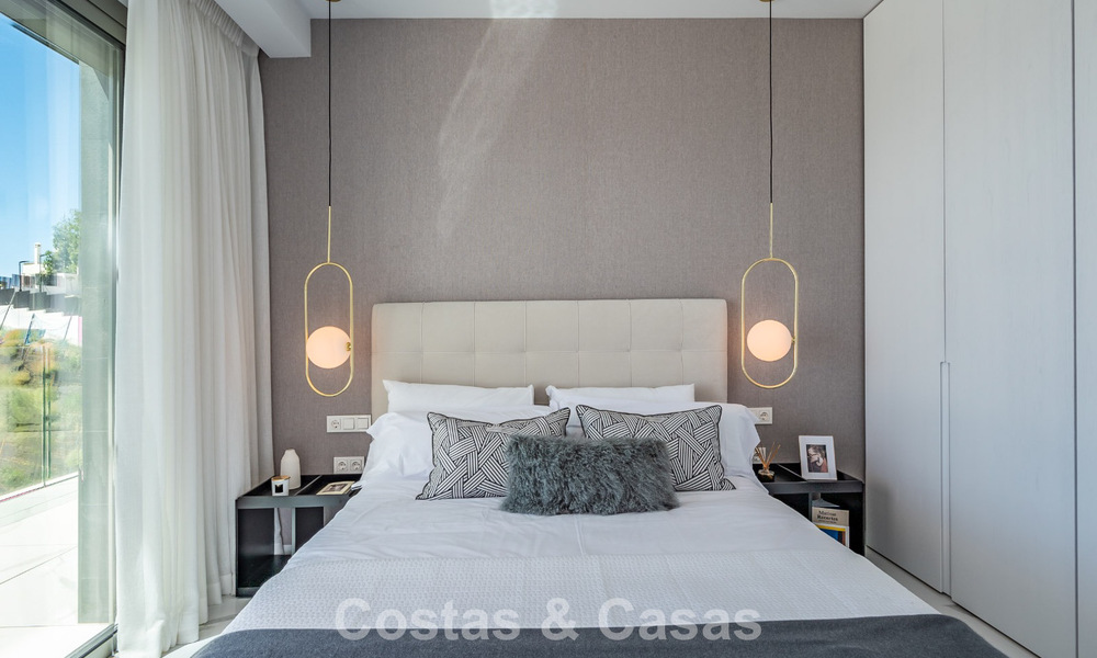 Geavanceerd appartement met zeezicht te koop in een gated boutique complex in de heuvels van Marbella - Benahavis 783478