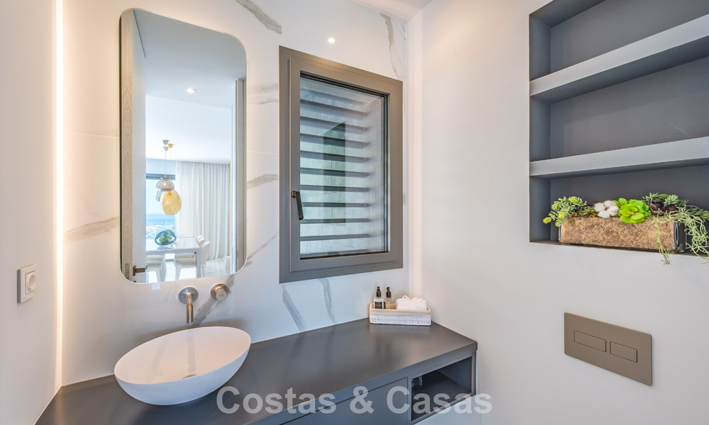 Geavanceerd appartement met zeezicht te koop in een gated boutique complex in de heuvels van Marbella - Benahavis 783482