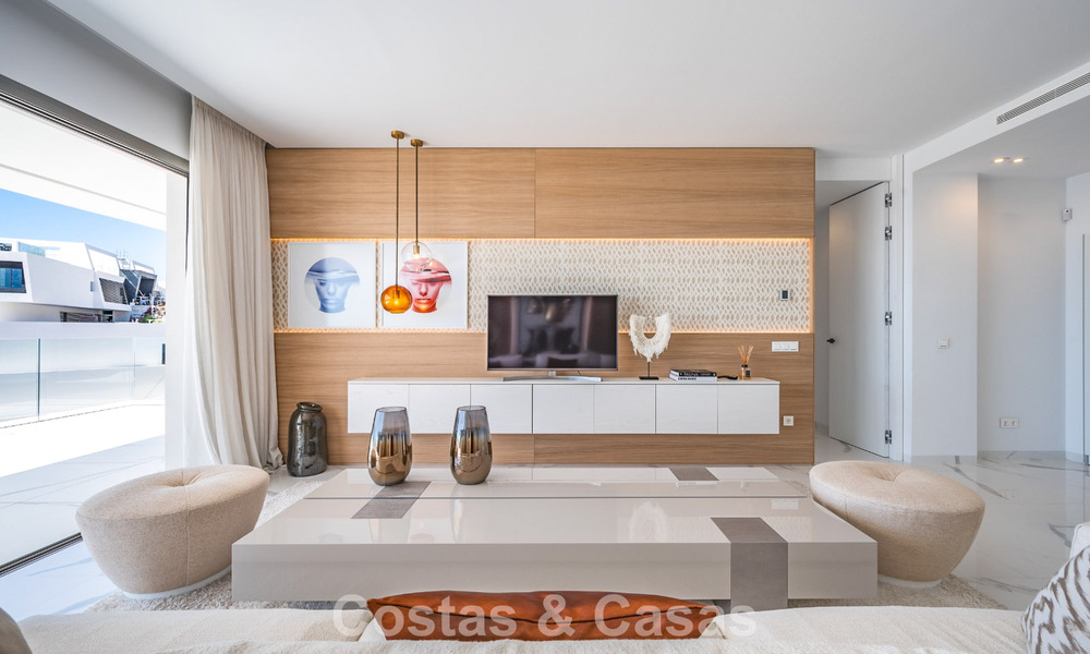 Geavanceerd appartement met zeezicht te koop in een gated boutique complex in de heuvels van Marbella - Benahavis 783485