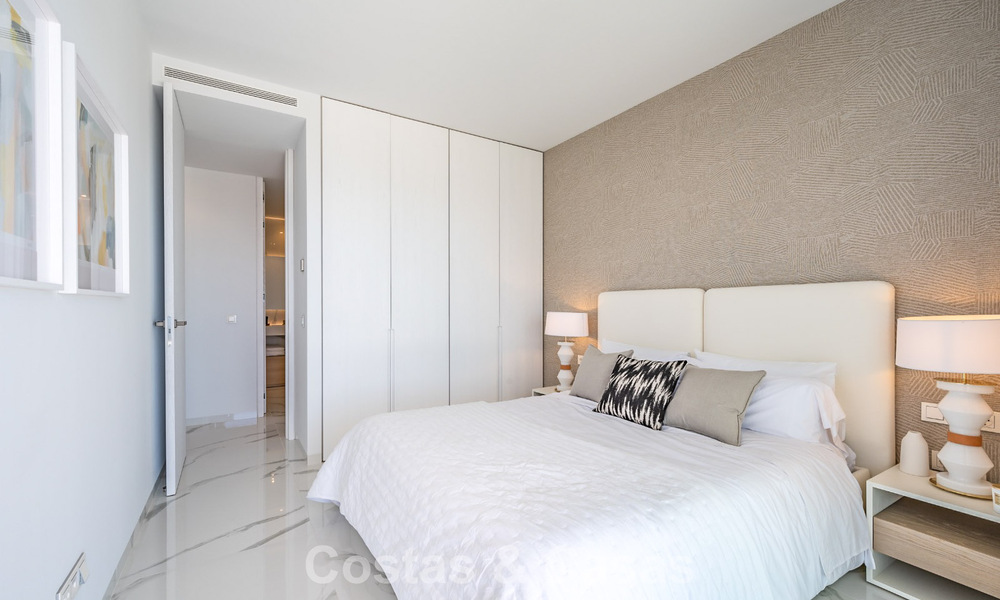 Geavanceerd appartement met zeezicht te koop in een gated boutique complex in de heuvels van Marbella - Benahavis 783488