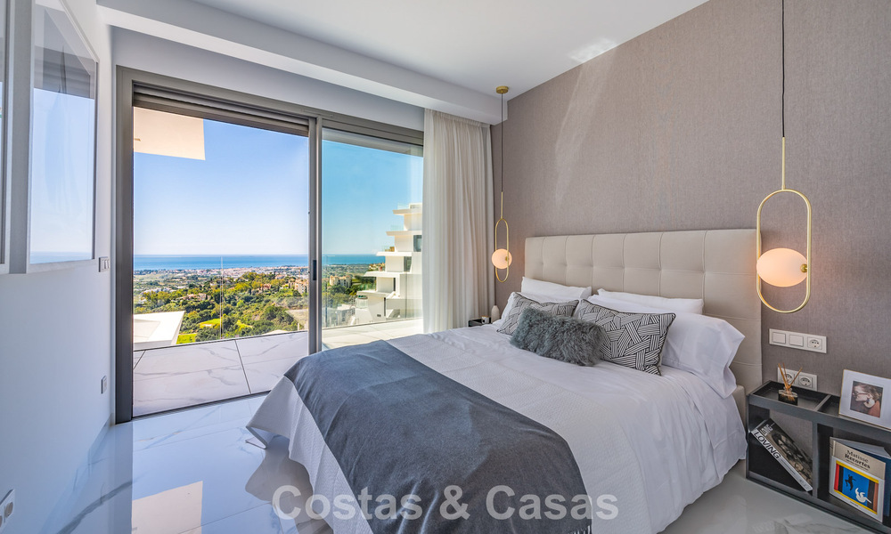 Geavanceerd appartement met zeezicht te koop in een gated boutique complex in de heuvels van Marbella - Benahavis 783491