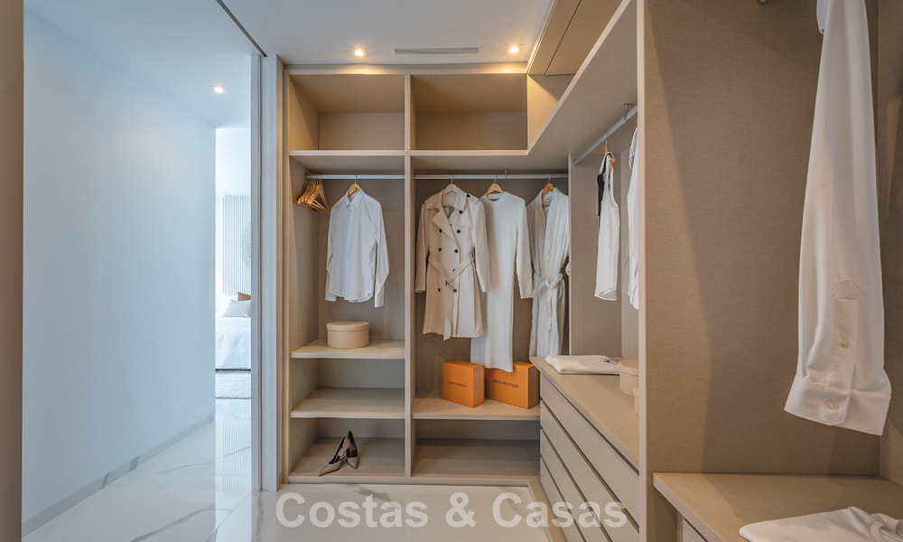 Geavanceerd appartement met zeezicht te koop in een gated boutique complex in de heuvels van Marbella - Benahavis 783493