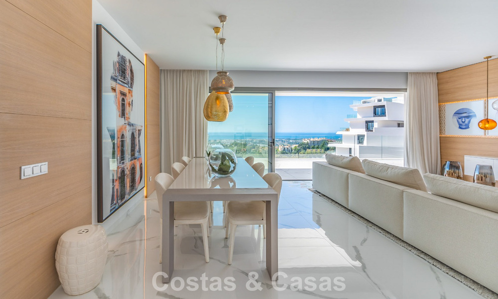 Geavanceerd appartement met zeezicht te koop in een gated boutique complex in de heuvels van Marbella - Benahavis 783496