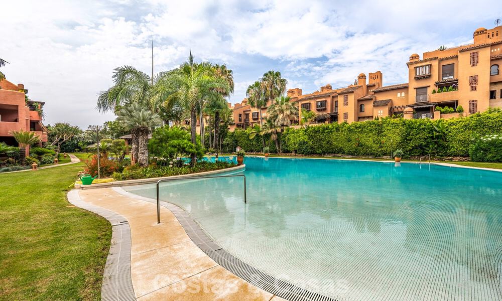 Zeer ruim duplex penthouse met eigen zwembad te koop, beachside nabij Guadalmina Baja, Marbella - Estepona 783528