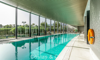 Modern 4-slaapkamer appartement te koop aan het strand met zeezicht in Estepona, Costa del Sol 782671 