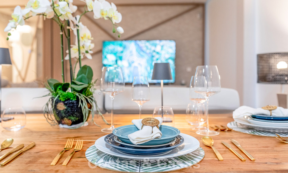 Modern 4-slaapkamer appartement te koop aan het strand met zeezicht in Estepona, Costa del Sol 782684