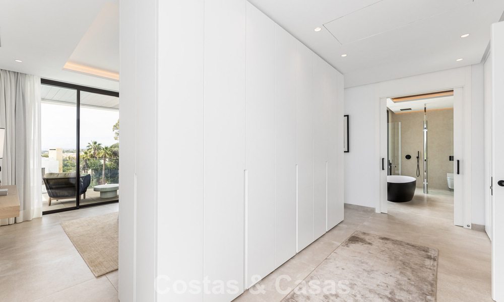 Eigentijdse villa te koop op loopafstand van het strand en voorzieningen in Marbella stad 783521