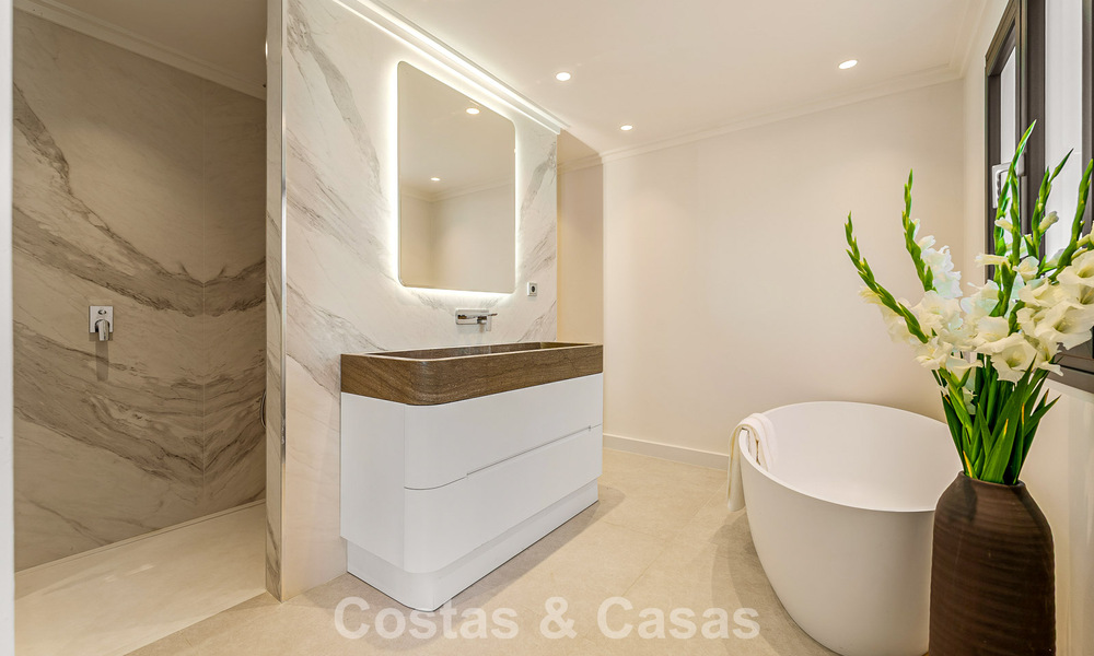 Luxueus gerenoveerd herenhuis in mediterrane bouwstijl te koop aan het strand op Marbella’s Golden Mile 782799