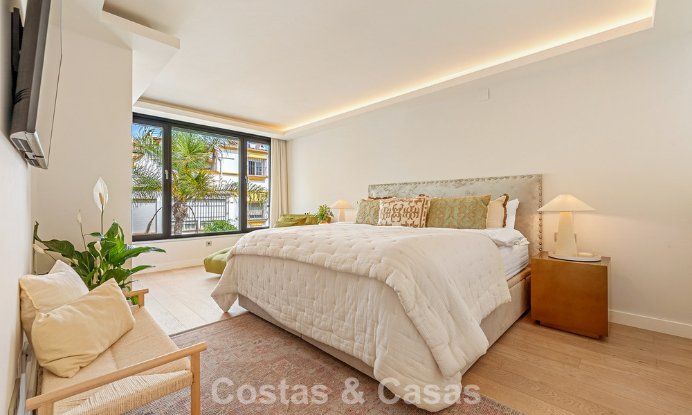 Luxueus gerenoveerd herenhuis in mediterrane bouwstijl te koop aan het strand op Marbella’s Golden Mile 782822