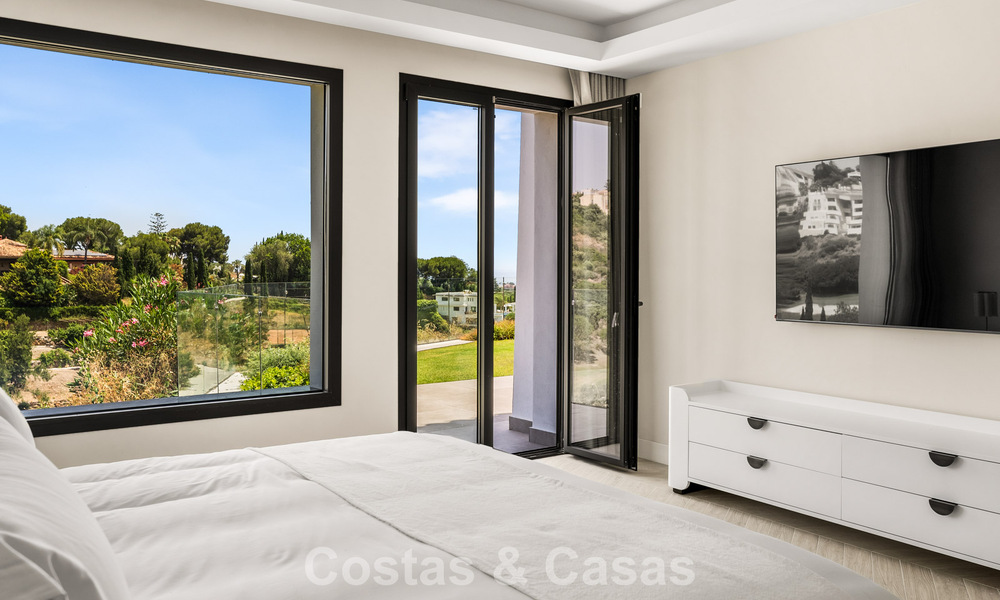 Eerstelijnsgolf villa met golf- en zeezicht te koop in het prestigieus 5* Golfresort in Marbella - Benahavis 783359