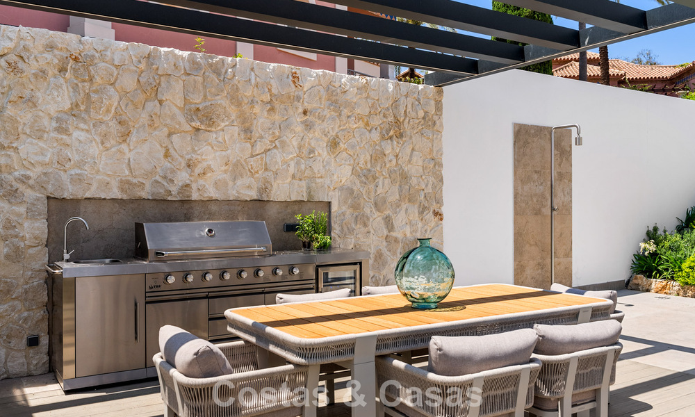 Eerstelijnsgolf villa met golf- en zeezicht te koop in het prestigieus 5* Golfresort in Marbella - Benahavis 783364