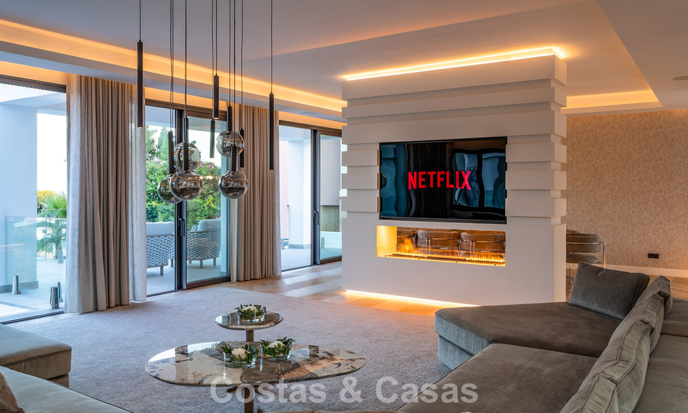 Eerstelijnsgolf villa met golf- en zeezicht te koop in het prestigieus 5* Golfresort in Marbella - Benahavis 783369