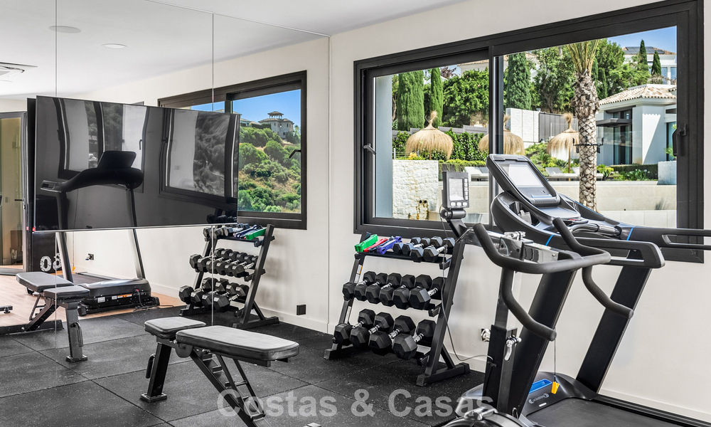 Eerstelijnsgolf villa met golf- en zeezicht te koop in het prestigieus 5* Golfresort in Marbella - Benahavis 783373