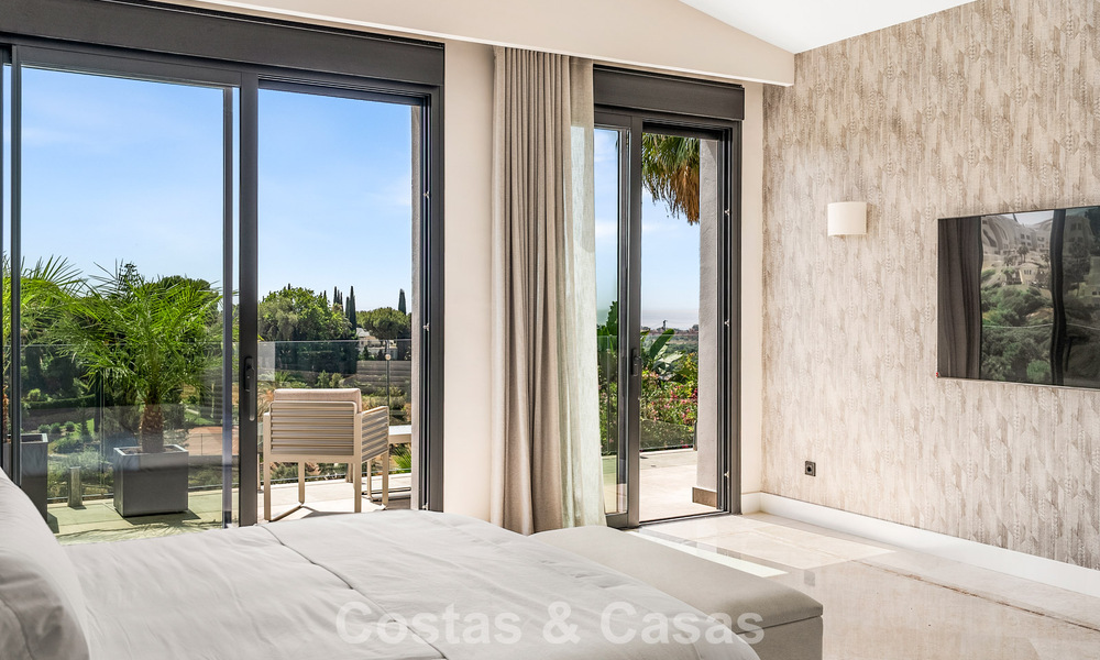 Eerstelijnsgolf villa met golf- en zeezicht te koop in het prestigieus 5* Golfresort in Marbella - Benahavis 783376