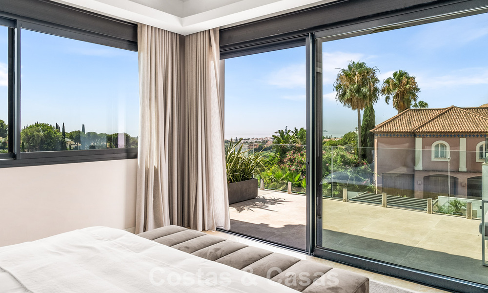 Eerstelijnsgolf villa met golf- en zeezicht te koop in het prestigieus 5* Golfresort in Marbella - Benahavis 783377
