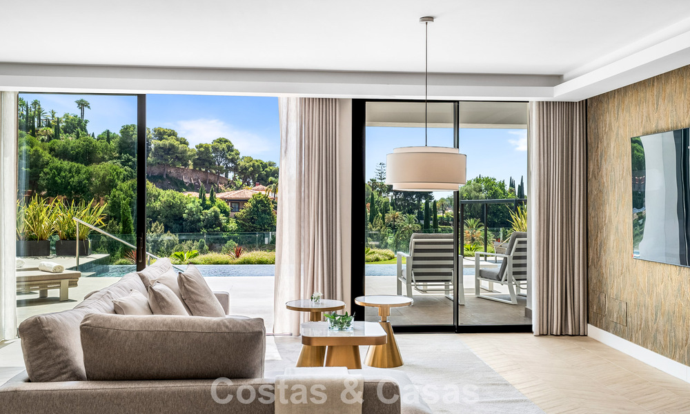 Eerstelijnsgolf villa met golf- en zeezicht te koop in het prestigieus 5* Golfresort in Marbella - Benahavis 783379