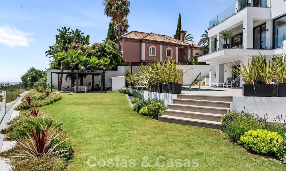 Eerstelijnsgolf villa met golf- en zeezicht te koop in het prestigieus 5* Golfresort in Marbella - Benahavis 783387