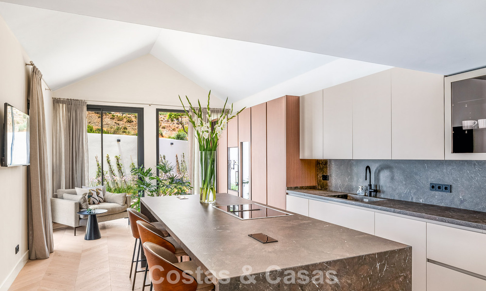 Eerstelijnsgolf villa met golf- en zeezicht te koop in het prestigieus 5* Golfresort in Marbella - Benahavis 783393