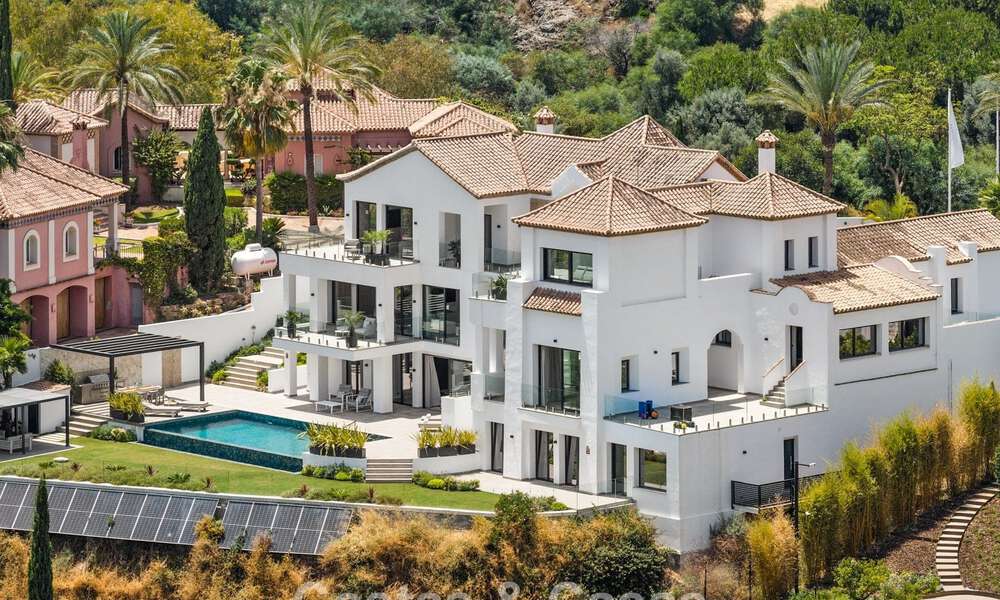 Eerstelijnsgolf villa met golf- en zeezicht te koop in het prestigieus 5* Golfresort in Marbella - Benahavis 783394
