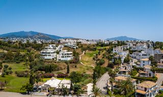 Instapklare, hedendaagse luxevilla te koop grenzend aan de golfbaan op de New Golden Mile tussen Marbella en Estepona 783274 