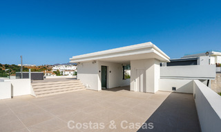 Instapklare, hedendaagse luxevilla te koop grenzend aan de golfbaan op de New Golden Mile tussen Marbella en Estepona 783283 