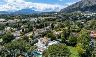 Indrukwekkende luxevilla met gras tennisbaan te koop dicht bij alle voorzieningen op de befaamde Golden Mile van Marbella 782725 