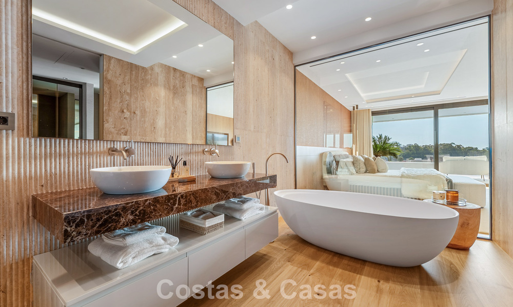 Instapklaar, high-end designwoning te koop, in een eersteklas resort-stijl complex op Marbella’s Golden Mile 782752