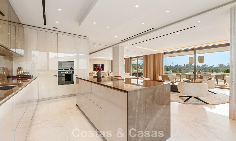 Instapklaar, high-end designwoning te koop, in een eersteklas resort-stijl complex op Marbella’s Golden Mile 782760