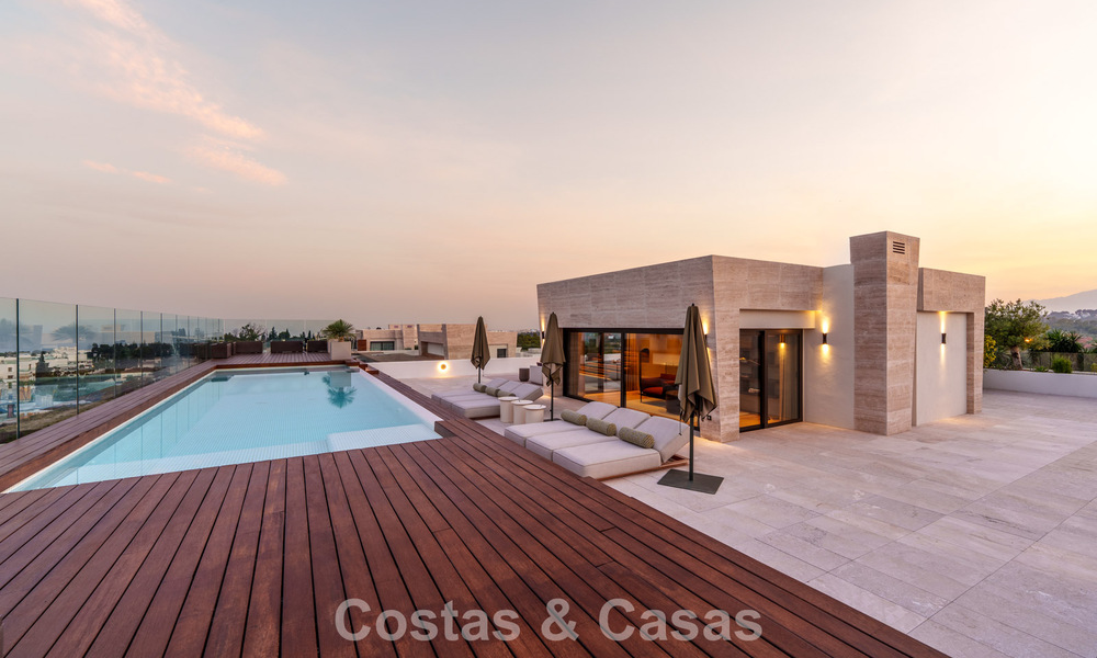 Instapklaar, high-end designwoning te koop, in een eersteklas resort-stijl complex op Marbella’s Golden Mile 782785