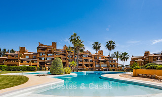 Hoogwaardig gemoderniseerd appartement eerstelijnsstrand met subliem zeezicht, privétuin en -zwembad, Marbella - Estepona 782619 