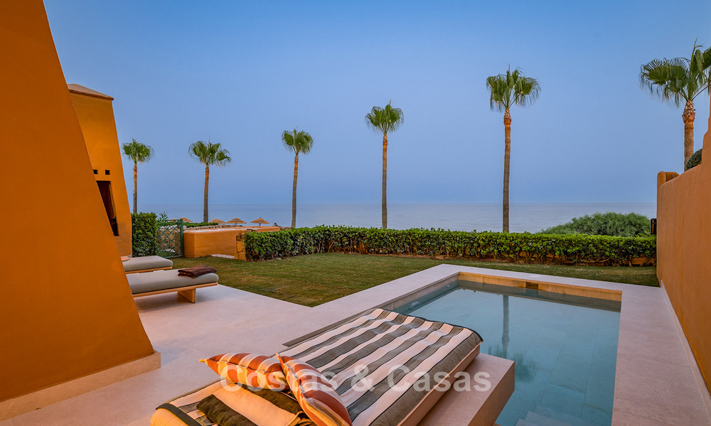 Hoogwaardig gemoderniseerd appartement eerstelijnsstrand met subliem zeezicht, privétuin en -zwembad, Marbella - Estepona 782645