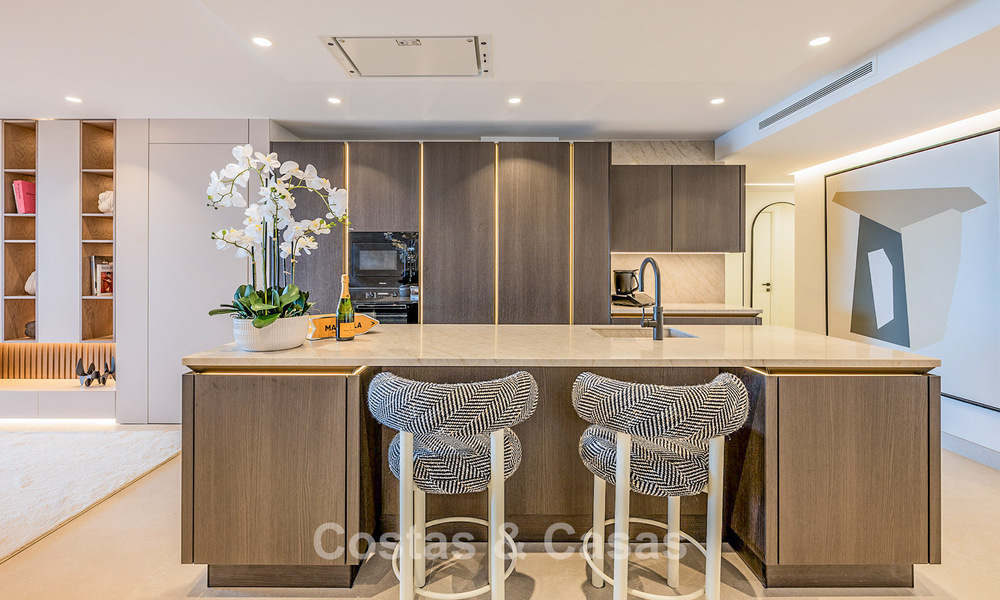 Hoogwaardig gemoderniseerd appartement eerstelijnsstrand met subliem zeezicht, privétuin en -zwembad, Marbella - Estepona 782656
