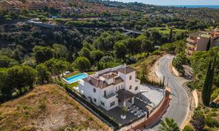 Eerstelijnsgolf villa in een modern-mediterrane stijl te koop in Elviria, ten oosten van Marbella centrum 783015 