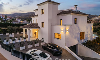 Eerstelijnsgolf villa in een modern-mediterrane stijl te koop in Elviria, ten oosten van Marbella centrum 783036 