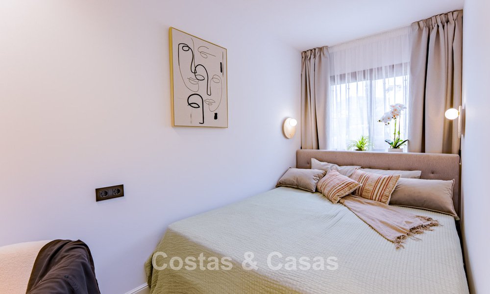 Instapklaar, ruime 3-slaapkamer rijwoning te koop met een eigentijds interieur en zeezicht in Marbella - Benahavis 782973