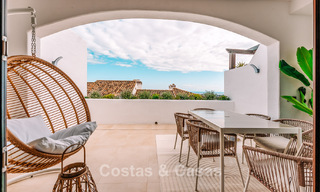 Instapklaar, ruime 3-slaapkamer rijwoning te koop met een eigentijds interieur en zeezicht in Marbella - Benahavis 782984 