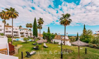 Instapklaar, ruime 3-slaapkamer rijwoning te koop met een eigentijds interieur en zeezicht in Marbella - Benahavis 782988 