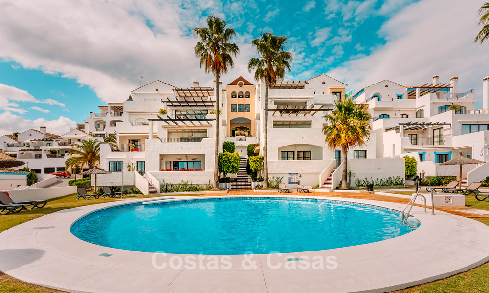 Instapklaar, ruime 3-slaapkamer rijwoning te koop met een eigentijds interieur en zeezicht in Marbella - Benahavis 782991