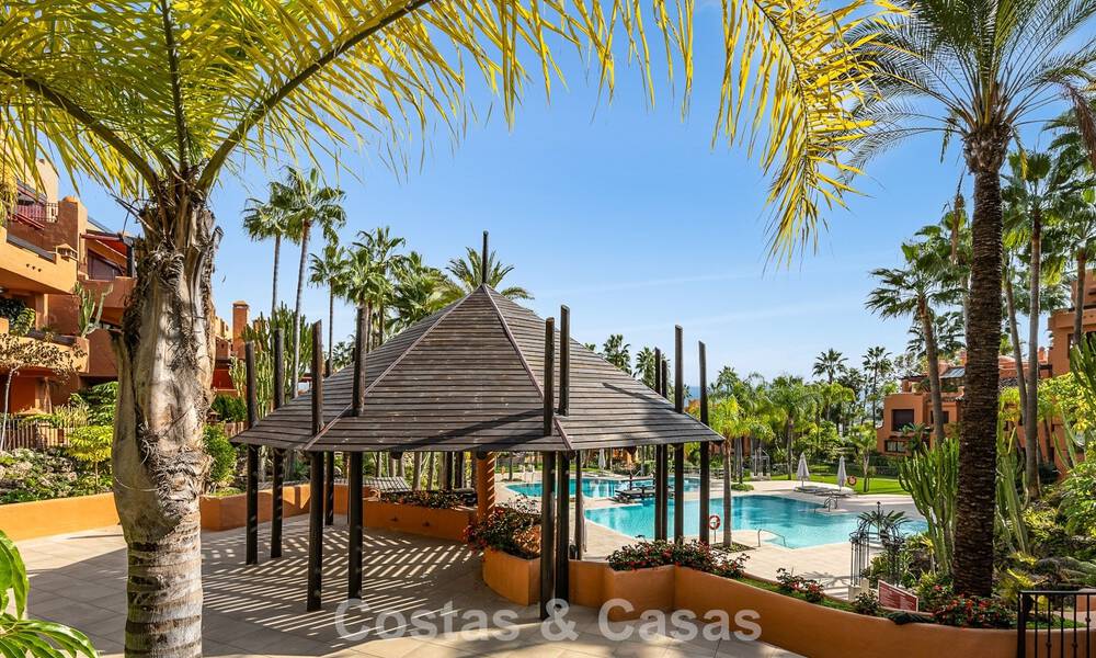 Uitzonderlijk duplex penthouse te koop, op loopafstand van Puerto Banus in Nueva Andalucia, Marbella 783056