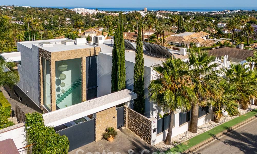 Gesofisticeerde luxevilla te koop met privé tennisbaan in het hart van Nueva Andalucia, Marbella 783595