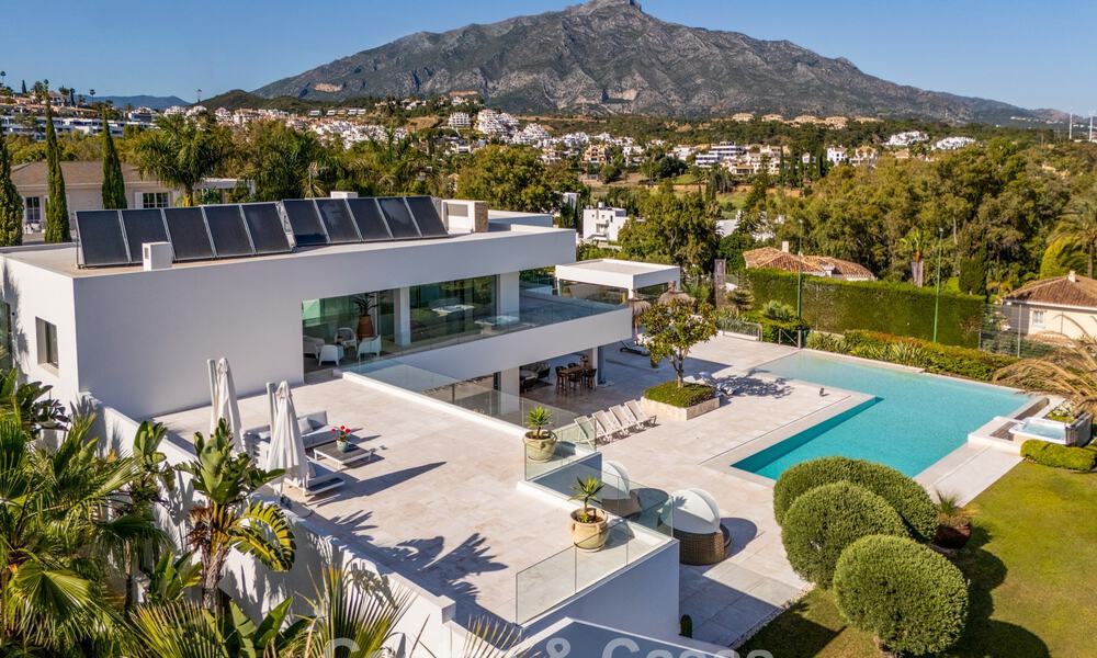 Gesofisticeerde luxevilla te koop met privé tennisbaan in het hart van Nueva Andalucia, Marbella 783596
